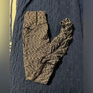 Lululemon Pants - Black and White - Scrunch Ankle Leggings - Size 4